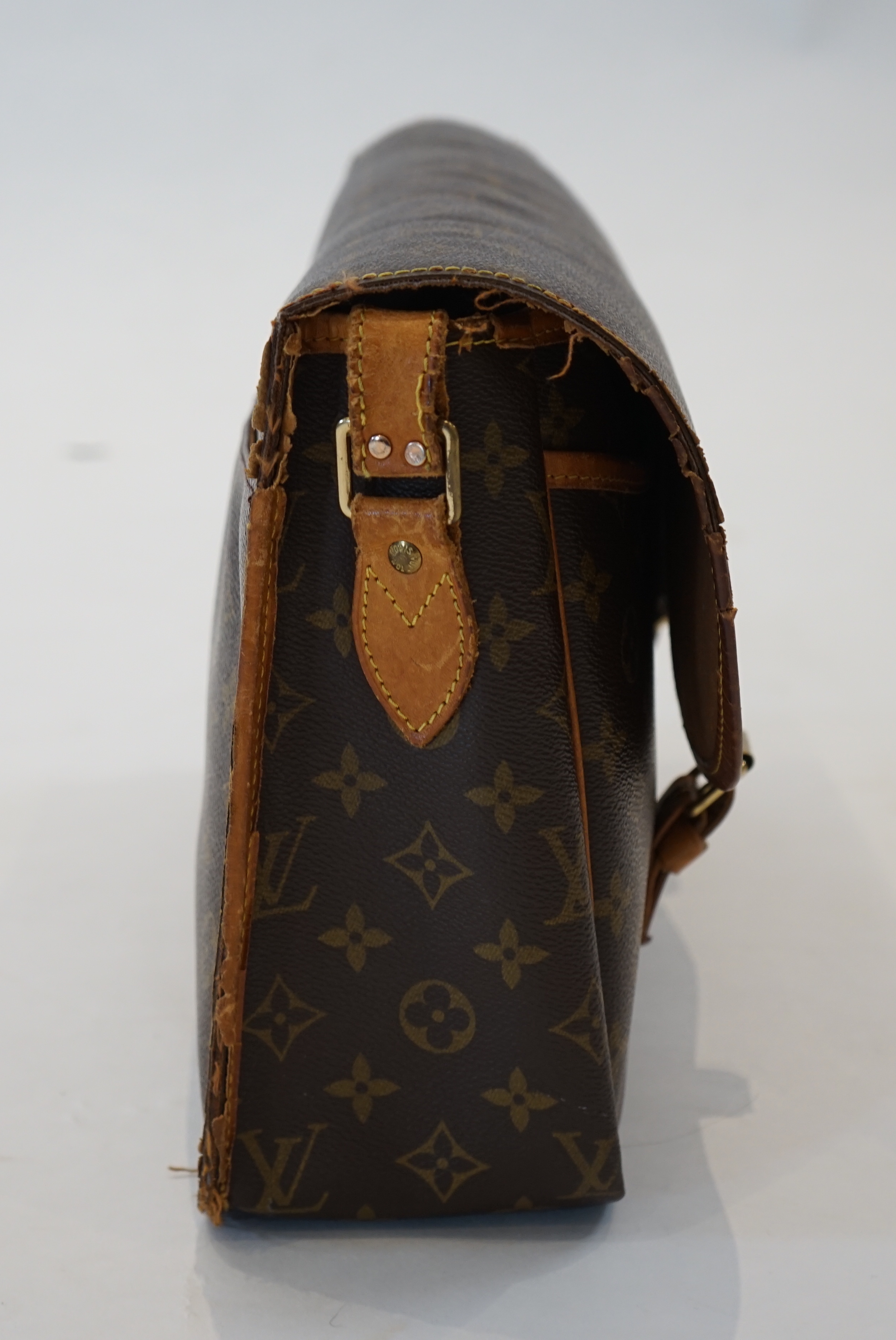 A Louis Vuitton Gibeciere bag width 4.5